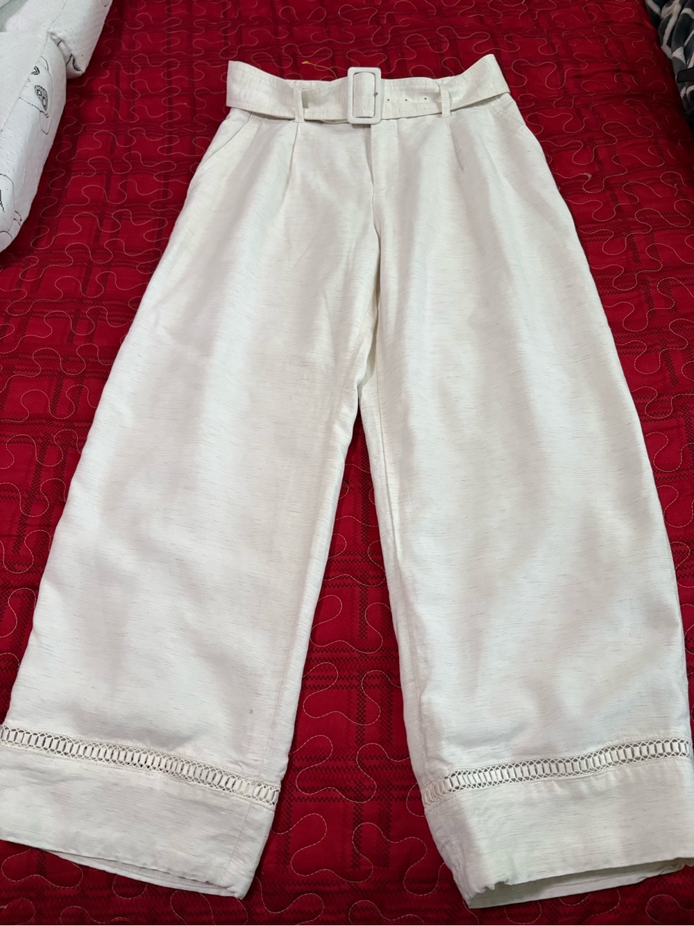 Club Monaco Cream Wide-Leg Cropped Pants with Belt